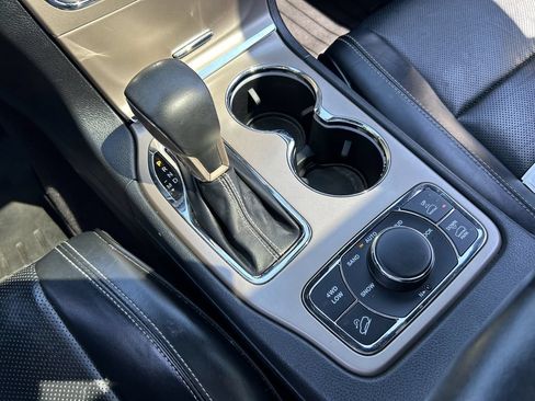 Used 2016 Jeep Grand Cherokee Overland AWD/4WD image 16