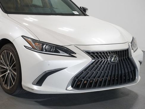 Used 2024 Lexus ES 350 w/ Premium Package FWD image 4