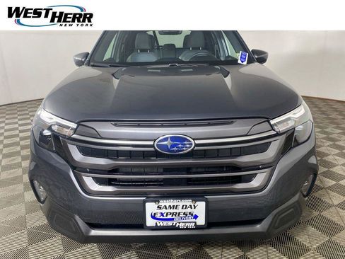 Used 2025 Subaru Forester Premium AWD/4WD image 23