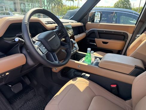Used 2026 Land Rover Defender 110 X-Dynamic SE image 5