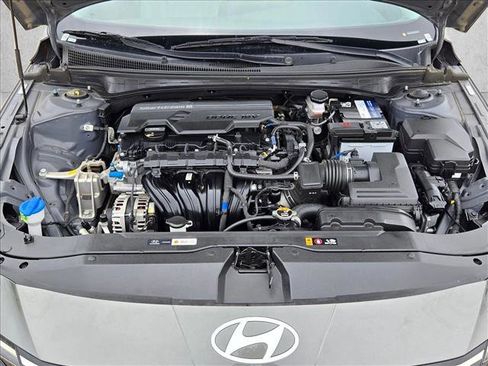 Used 2025 Hyundai Elantra Limited FWD image 26
