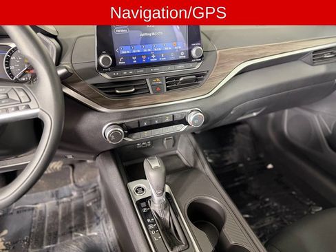 Used 2025 Nissan Altima 2.5 SV FWD image 3