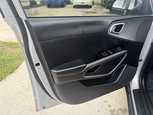 Used 2021 Kia Soul LX FWD image 16