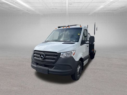 Used 2023 Mercedes-Benz Sprinter 4500 image 2