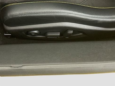 Used 2020 Lamborghini Huracan EVO RWD image 21