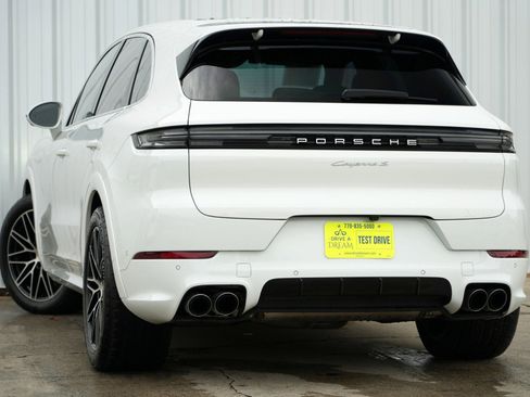 Used 2024 Porsche Cayenne S w/ Premium Package Plus image 6