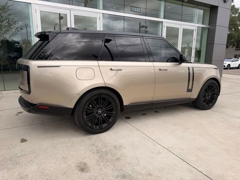 Used 2024 Land Rover Range Rover SE image 4