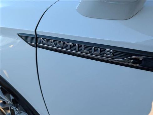 Certified 2023 Lincoln Nautilus Reserve image 10