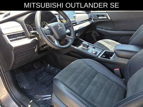 Used 2024 Mitsubishi Outlander SE Black Edition FWD image 26