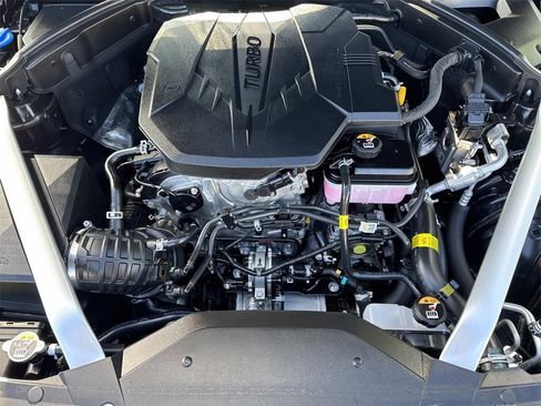 Used 2025 Genesis G70 2.5T image 21