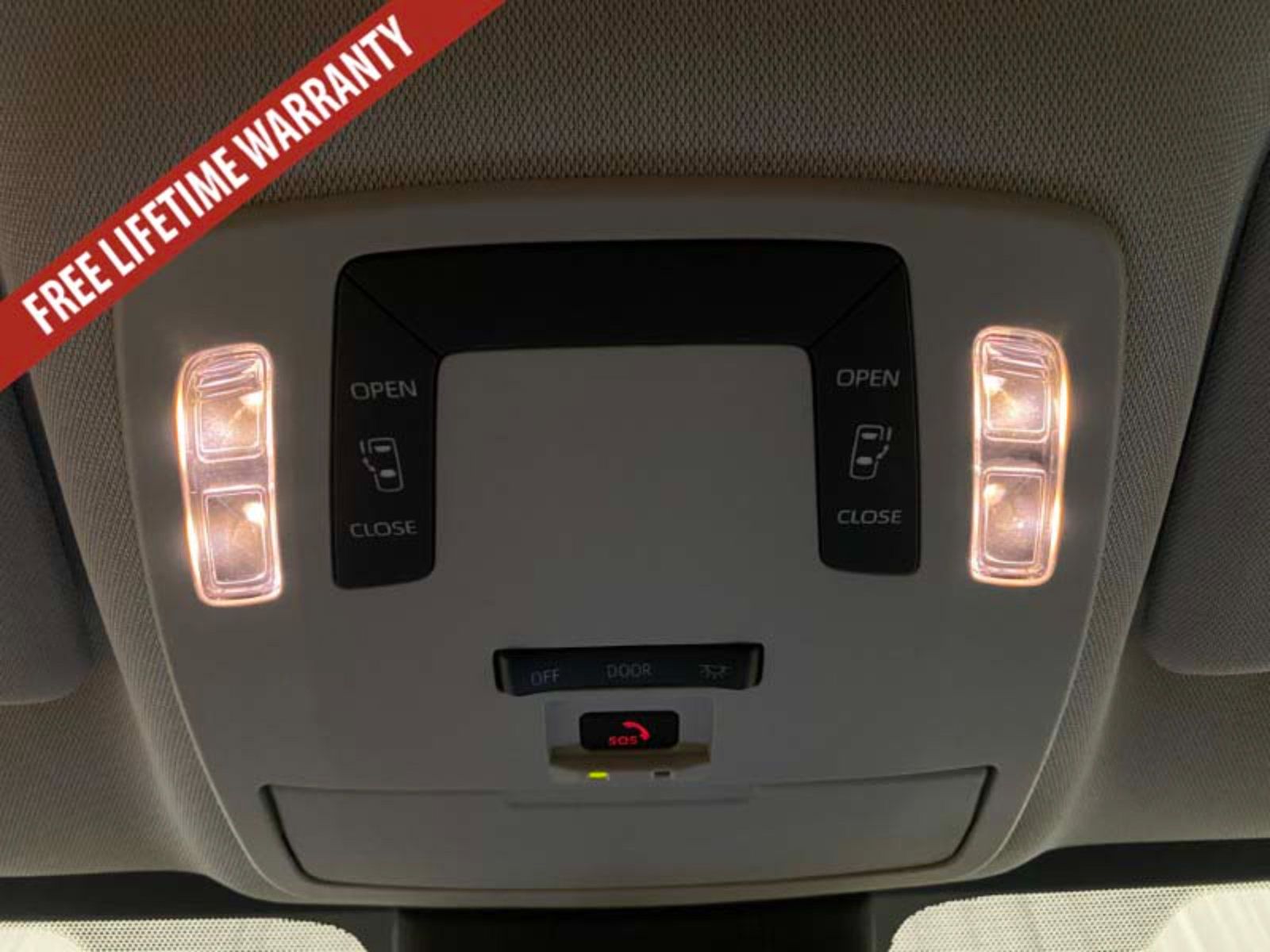 Used 2025 Toyota Sienna LE FWD image 43