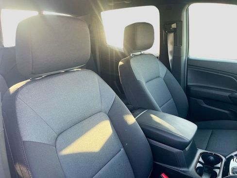 Used 2025 Chevrolet Colorado W/T RWD image 26