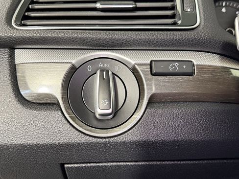 Used 2018 Volkswagen Passat 2.0T SE image 21