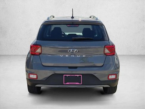 Used 2023 Hyundai Venue SEL FWD image 6