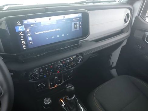 Used 2025 Jeep Wrangler Unlimited Sahara w/ Safety Group image 25