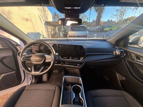Used 2025 Chevrolet Equinox LT image 33