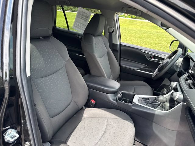 Used 2023 Toyota RAV4 XLE AWD/4WD image 13