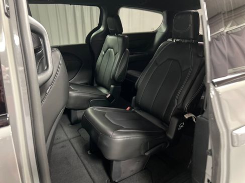 Used 2024 Chrysler Pacifica Touring-L w/ S Appearance Package FWD image 23