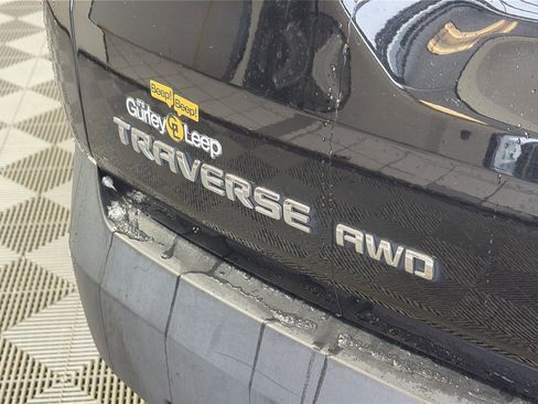 Used 2023 Chevrolet Traverse LT image 17
