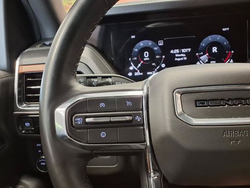 Used 2025 GMC Yukon Denali AWD/4WD image 29