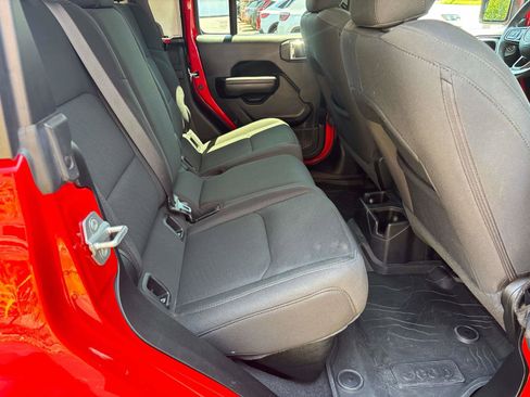 Used 2021 Jeep Gladiator Sport image 10