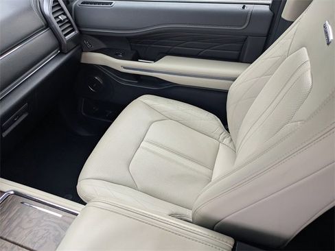 Used 2019 Ford Expedition Platinum image 20