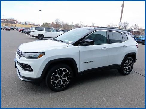 Certified 2025 Jeep Compass Limited AWD/4WD image 3