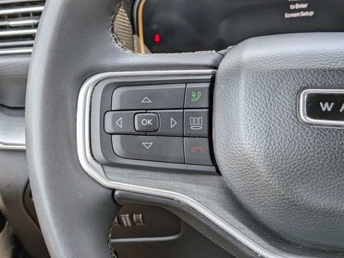 Used 2025 Jeep Wagoneer L 4WD w/ Premium Group I image 28