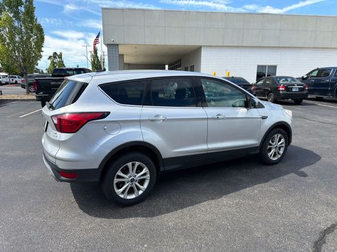 Used 2019 Ford Escape SE FWD image 4