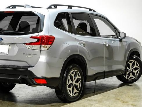 Used 2022 Subaru Forester Premium image 15
