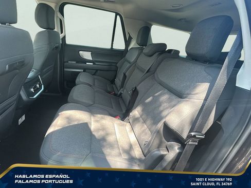 Used 2025 Ford Expedition Active AWD/4WD image 25