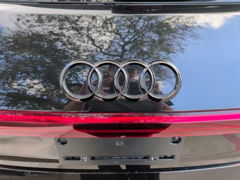 Used 2023 Audi e-tron Premium Plus w/ Premium Plus Package image 37