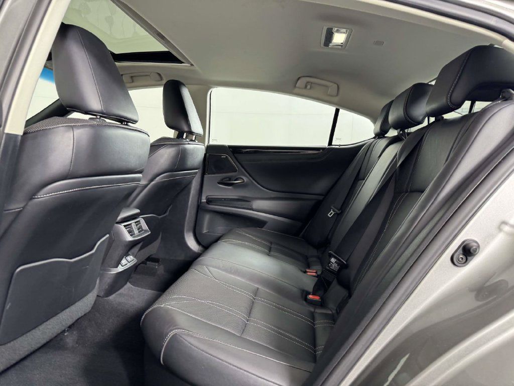 Used 2021 Lexus ES 300h w/ Accessory Package 2 FWD image 33