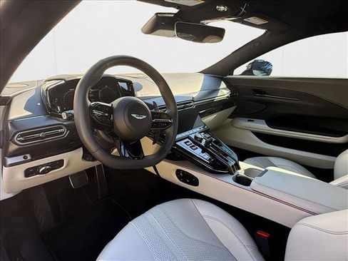 Used 2025 Aston Martin V8 Vantage Coupe image 13