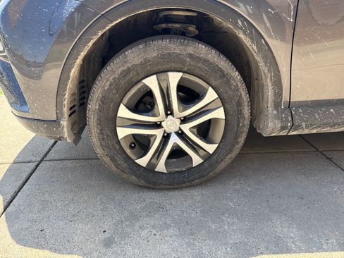 Used 2018 Toyota RAV4 LE w/ All Weather Liner Package AWD/4WD image 10