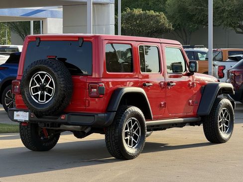 Used 2025 Jeep Wrangler Unlimited Rubicon w/ Convenience Group image 4