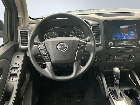 Used 2023 Nissan Frontier SV image 6