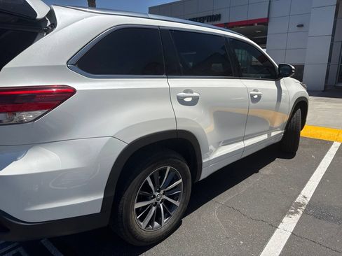 Used 2018 Toyota Highlander XLE w/ Carpet Mat Package (TMS) FWD image 13