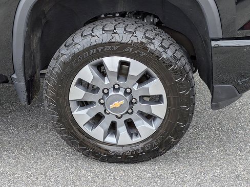 Used 2024 Chevrolet Silverado 2500 Custom AWD/4WD image 10