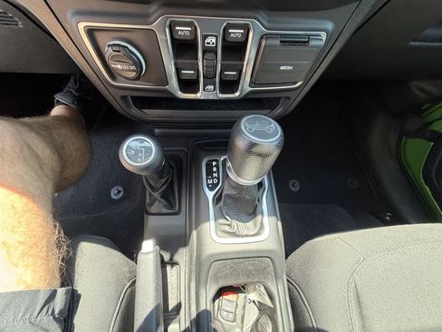 Used 2019 Jeep Wrangler Unlimited Sport S AWD/4WD image 22