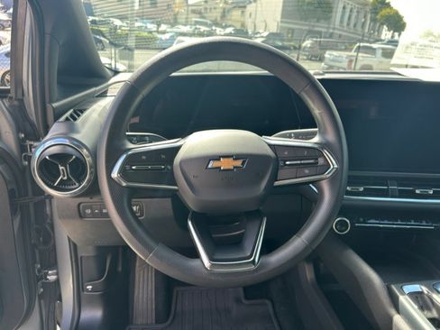 Used 2025 Chevrolet Equinox EV LT FWD image 21