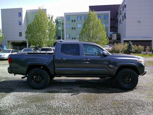 Used 2022 Toyota Tacoma SR AWD/4WD image 6