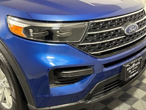 Used 2023 Ford Explorer XLT AWD/4WD image 12