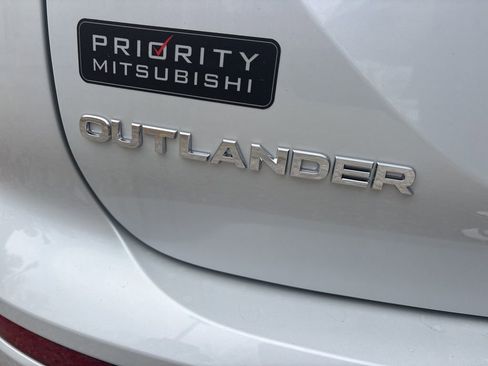 New 2026 Mitsubishi Outlander ES image 27