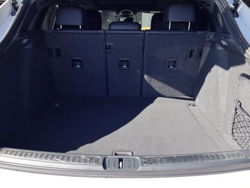 Certified 2025 Porsche Macan image 22