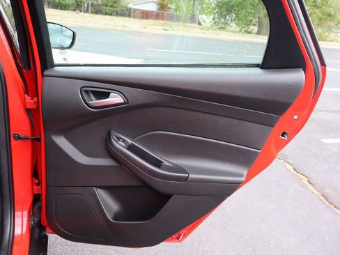 Used 2016 Ford Focus SE FWD image 25