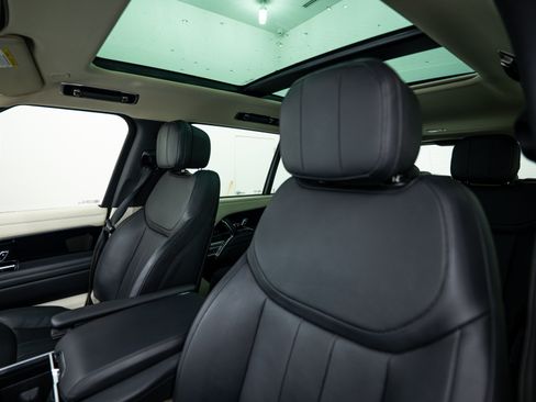 Used 2023 Land Rover Range Rover Long Wheelbase SE image 16