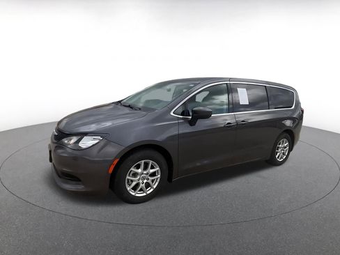 Used 2023 Chrysler Voyager LX FWD image 8