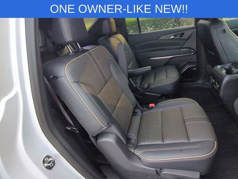 Used 2025 Chevrolet Traverse High Country image 36