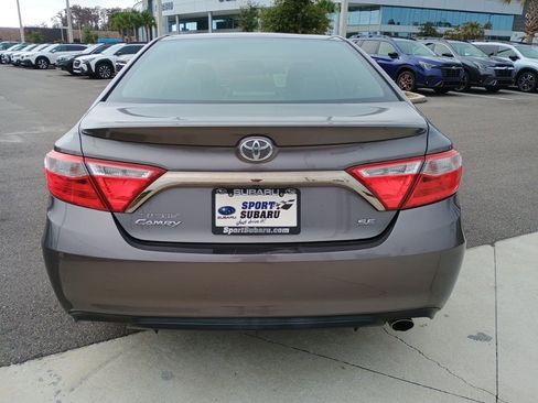 Used 2017 Toyota Camry SE image 6